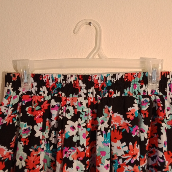 Ambiance apparel black skater skirt with colorful floral pattern size large - Picture 3 of 6